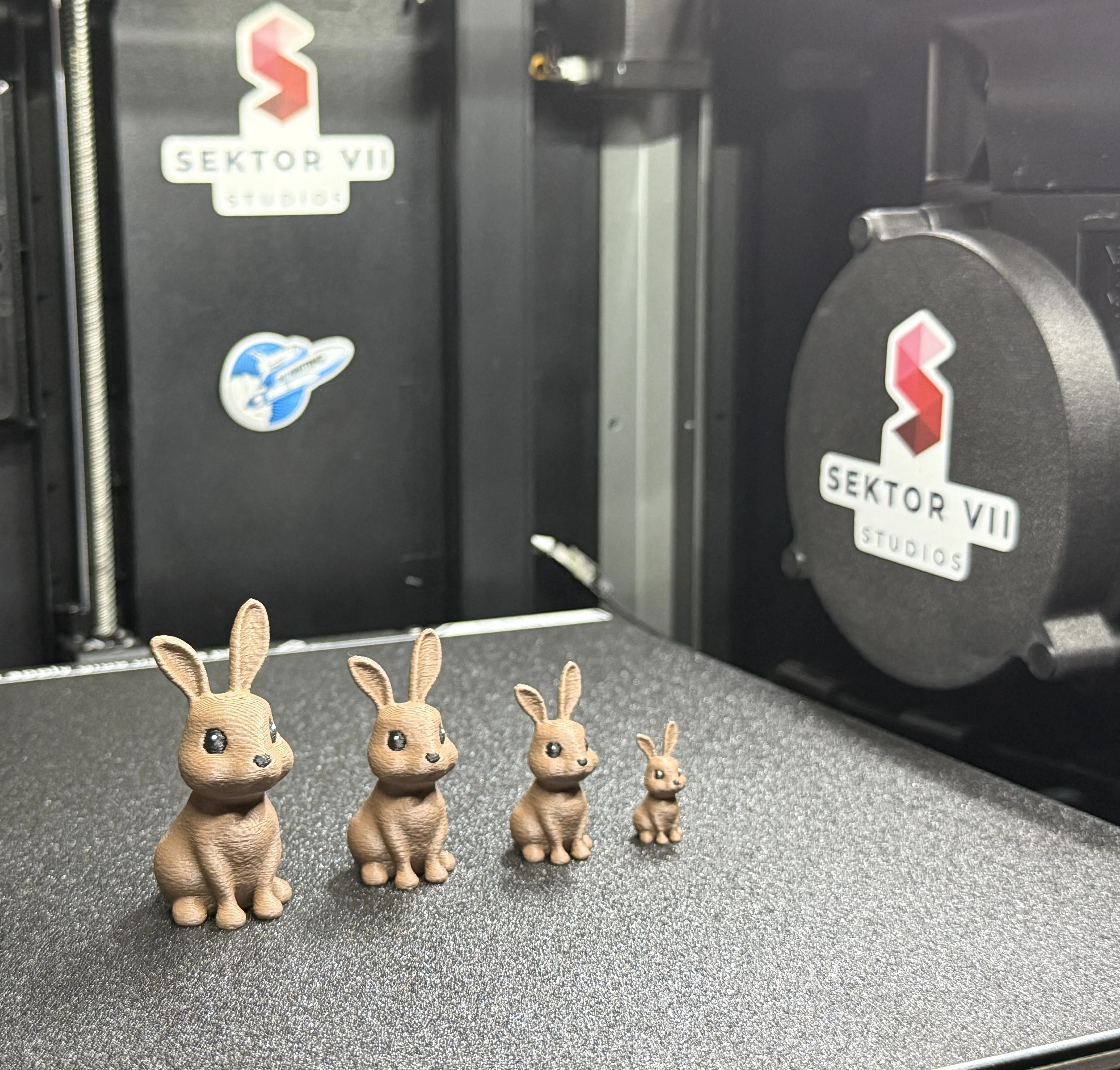 CUTE BUNNY FIGURINE / EASTERBUNNY (5 SIZES)