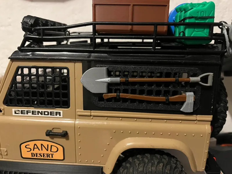 RC car RMT Land Rover T98 fill in the doors, windows