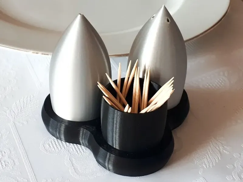 Salt & Pepper Shaker Set