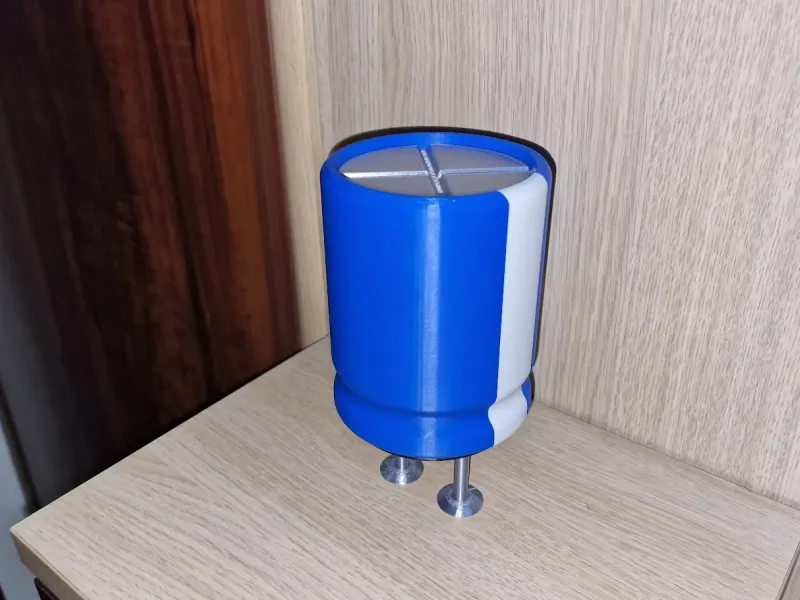 大型電解コンデンサ