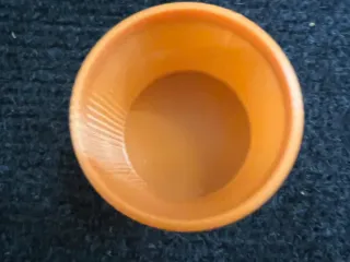 Floating can holder