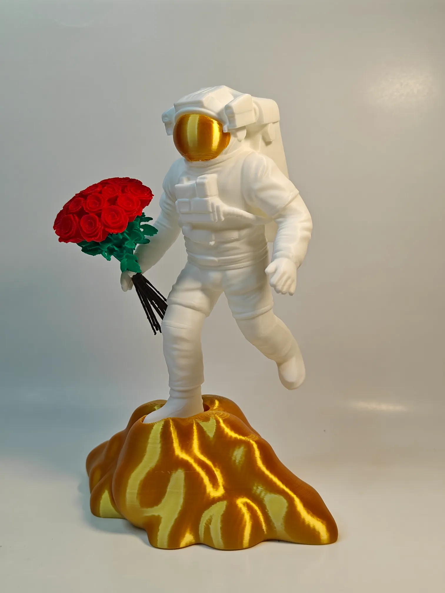 Dreamy Astronaut: Valentine Rose Holder-4