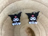 Sitting Kuromi earrings / Pendientes Kuromi sentada-1