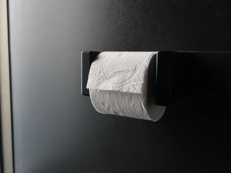 頑丈なトイレットペーパーホルダー（穴あけ不要）
