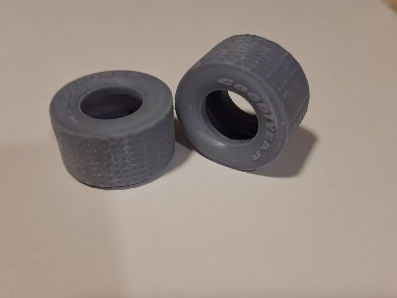 Pneumatico posteriore Goodyear 1:25