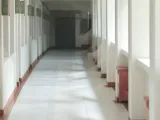 Backrooms Infinity Mirror – Endless Classroom Corridor-2