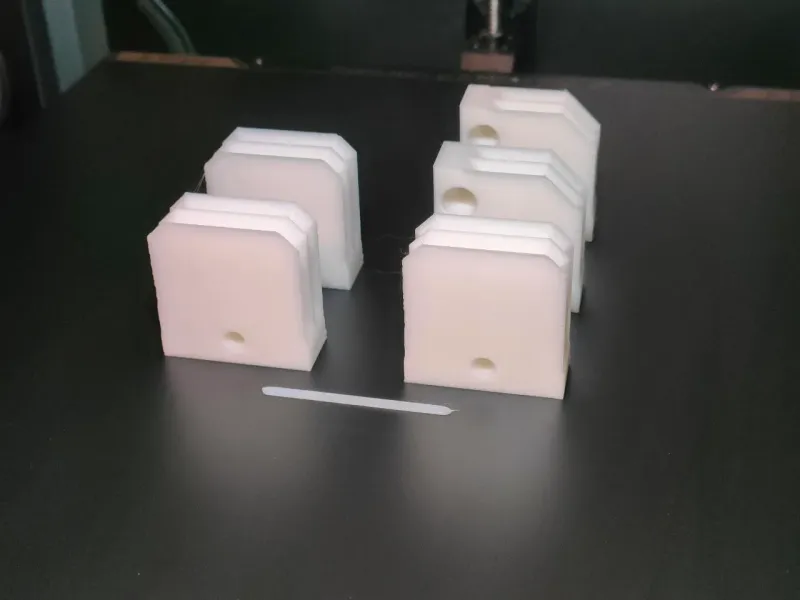 Build plate storage brackets