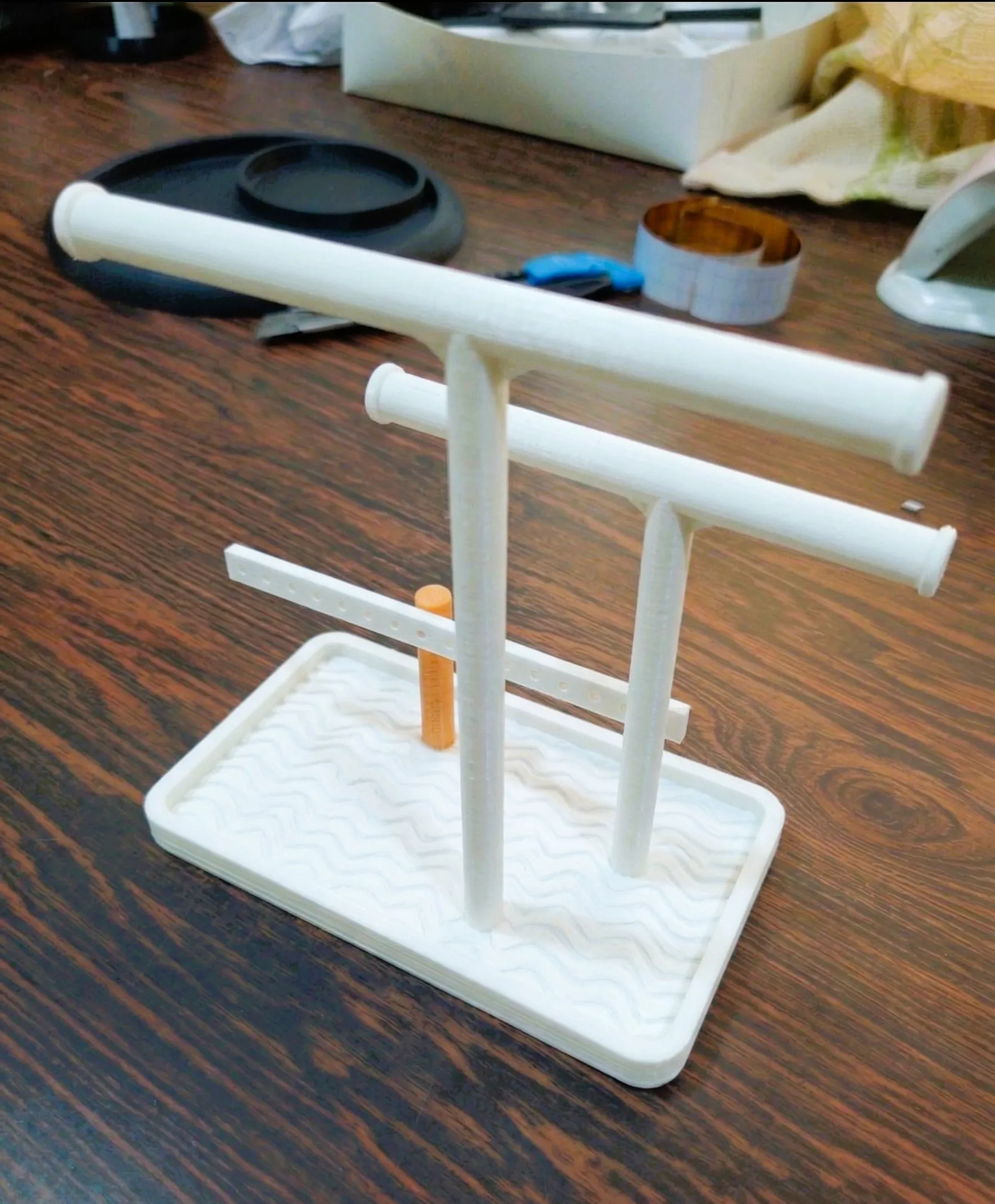 Triple-Tier Wave Station: Modular Jewelry Display