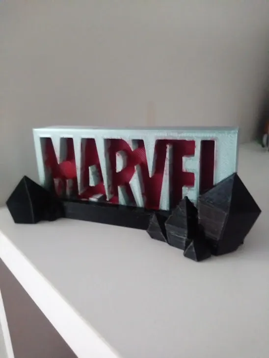 Кристаллизованный логотип Marvel