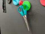 Gancio magnetico da frigorifero-1
