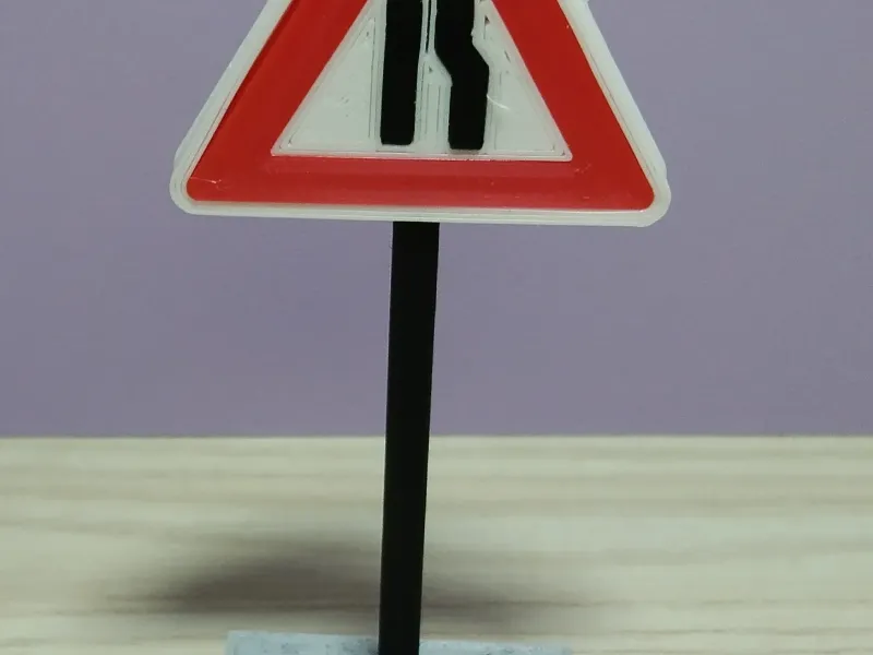 Road sign - Narrowed roadway (one side)