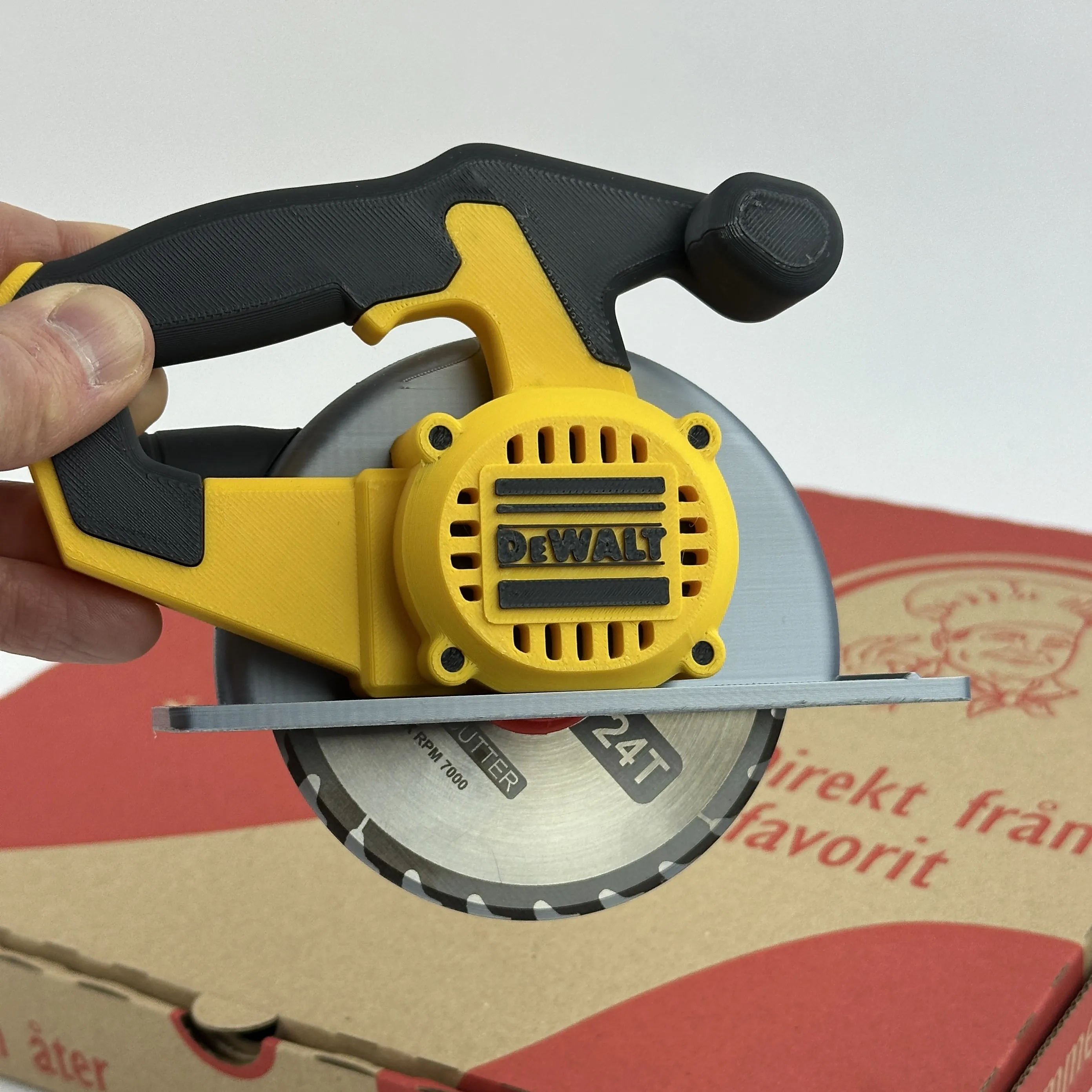 CIRCULAR SAW PIZZA CUTTER
