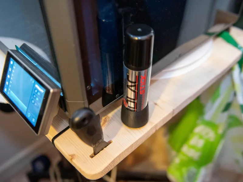 Smart Glue Can Holder