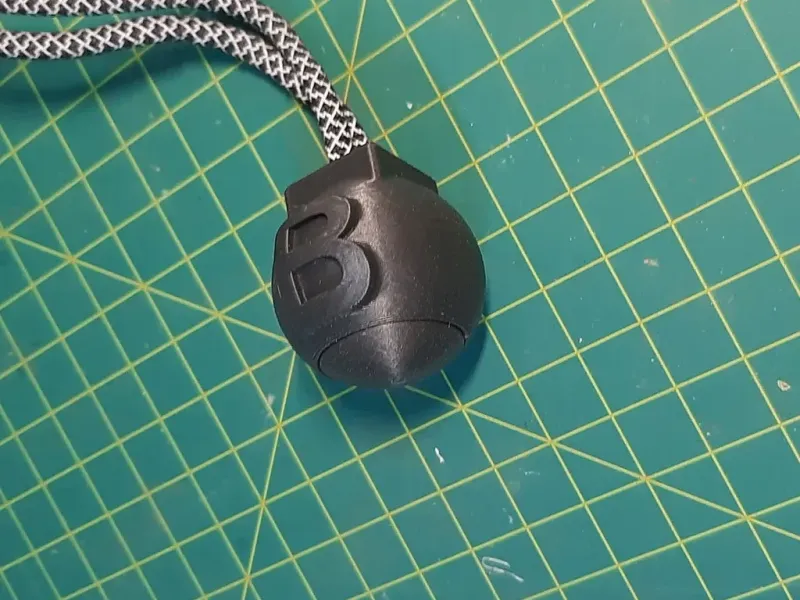 Bomb style paracord zipper pull