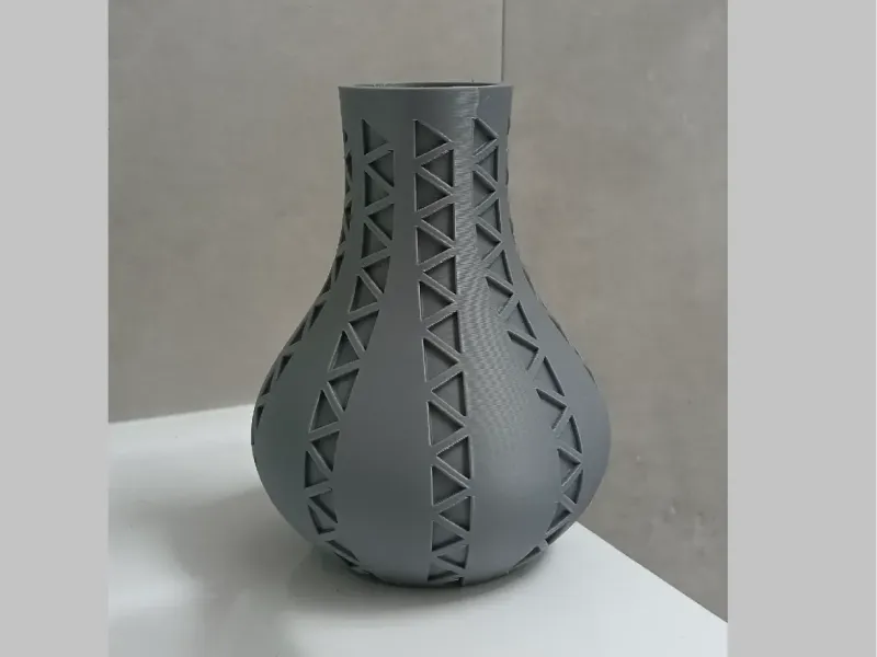 VASE TRIANGLE HOUSE