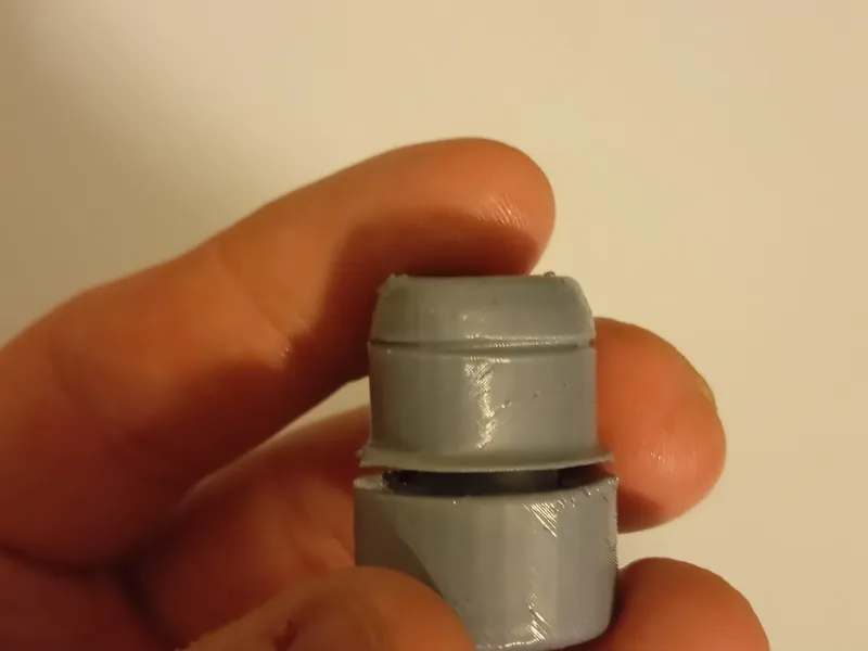 Oil bottle cap with lock