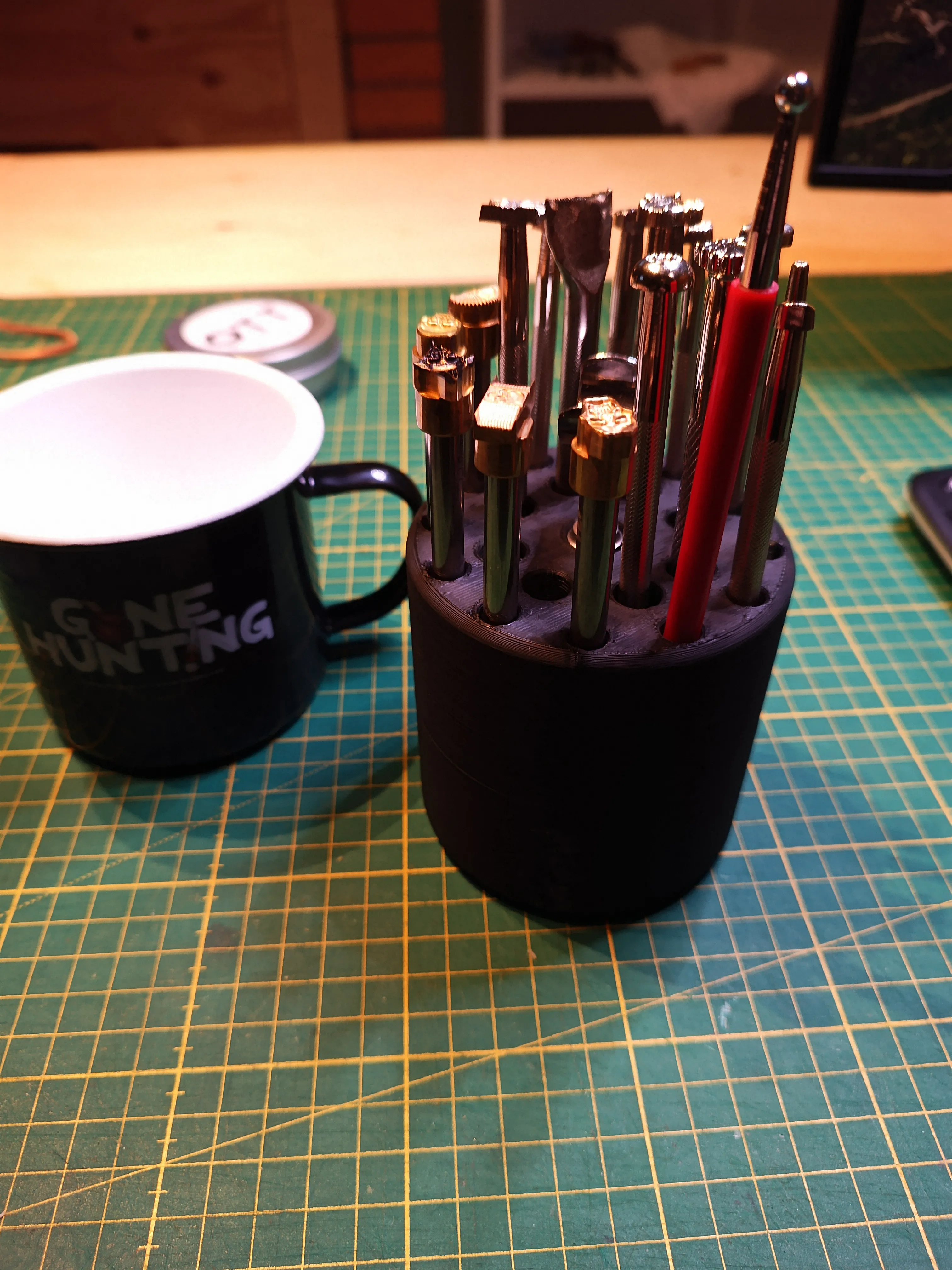 Cup organizer for leather tools