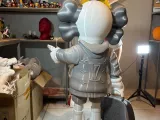 KAWS LV DIFERENTES MANOS-3