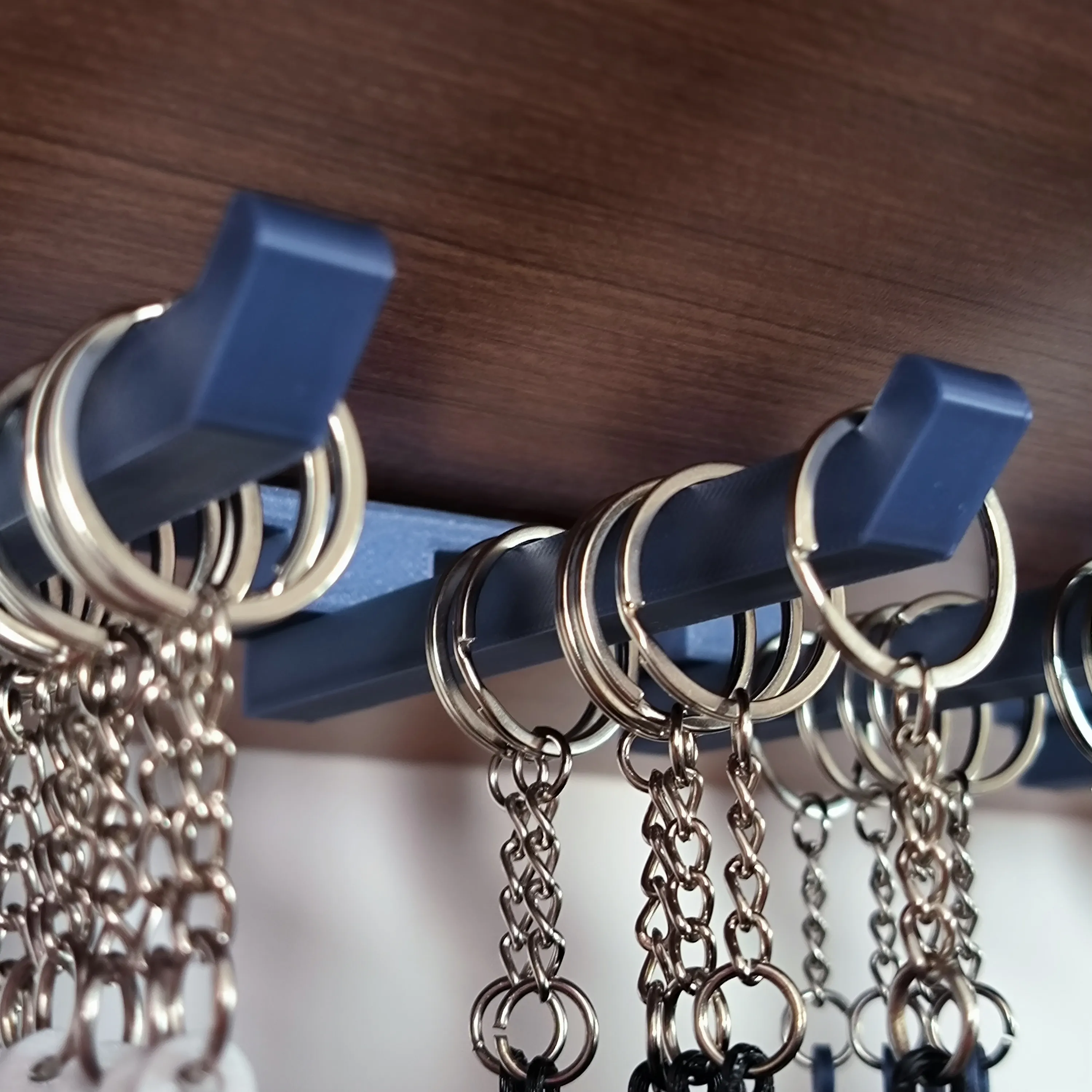 UNDER SHELF HANGER