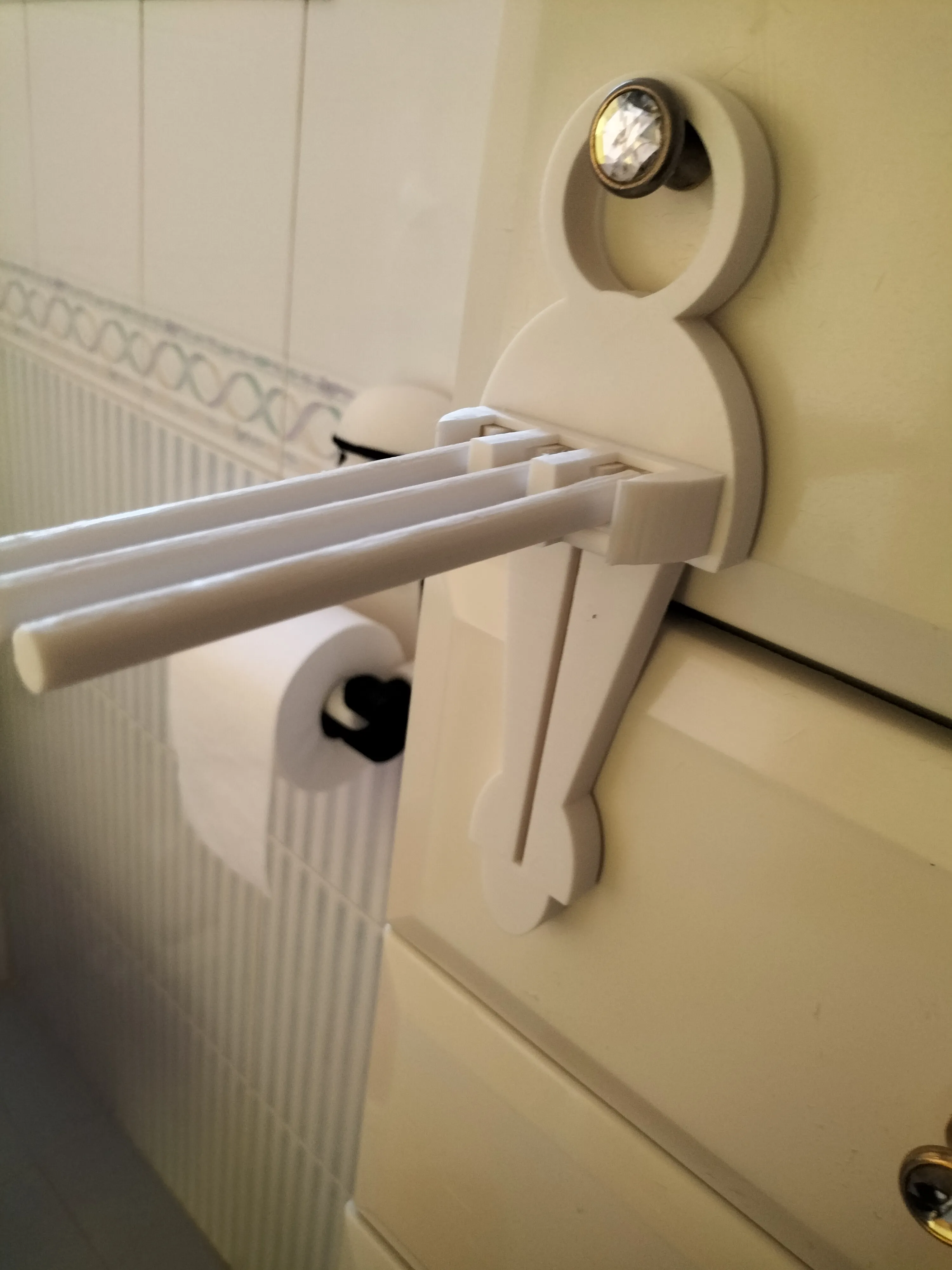 MINI TRAVEL HANGER.