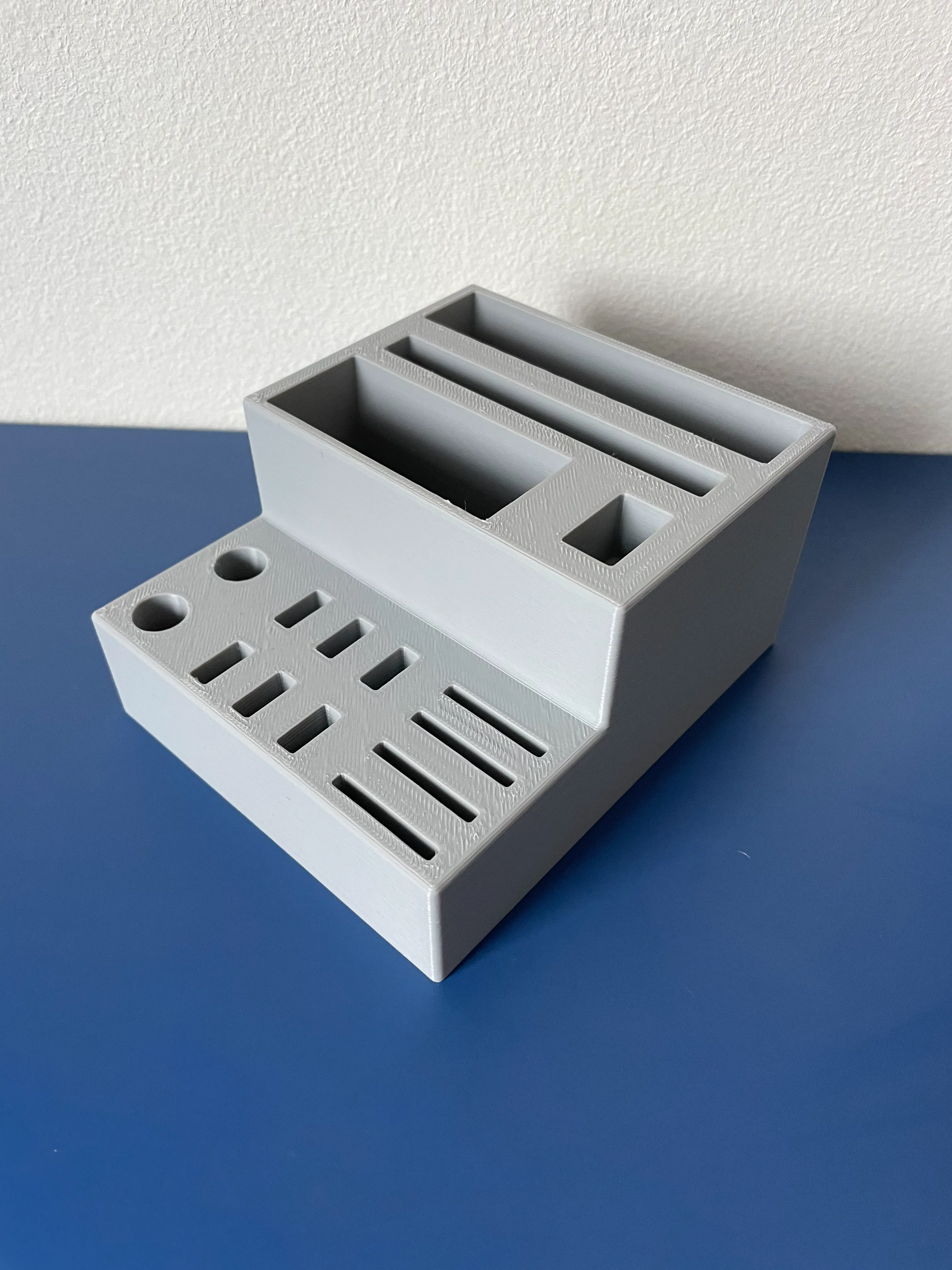Desk organizer