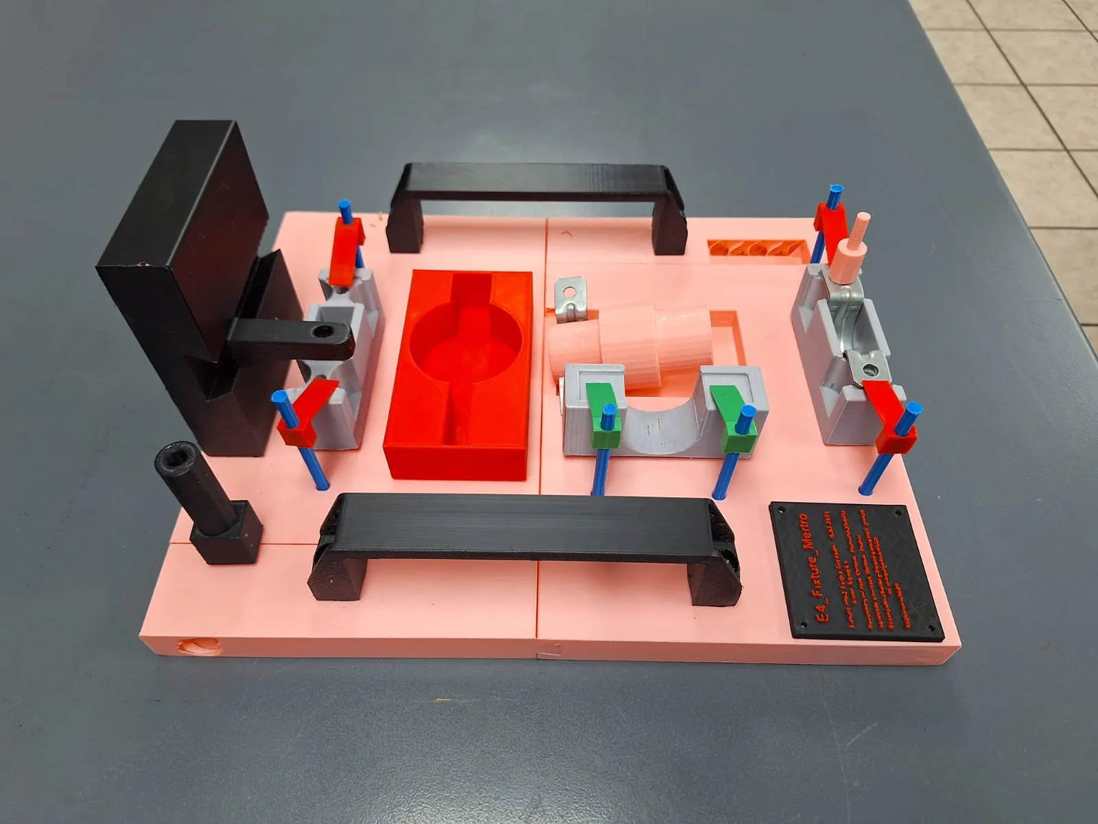 Omega pipe clamp checking fixture