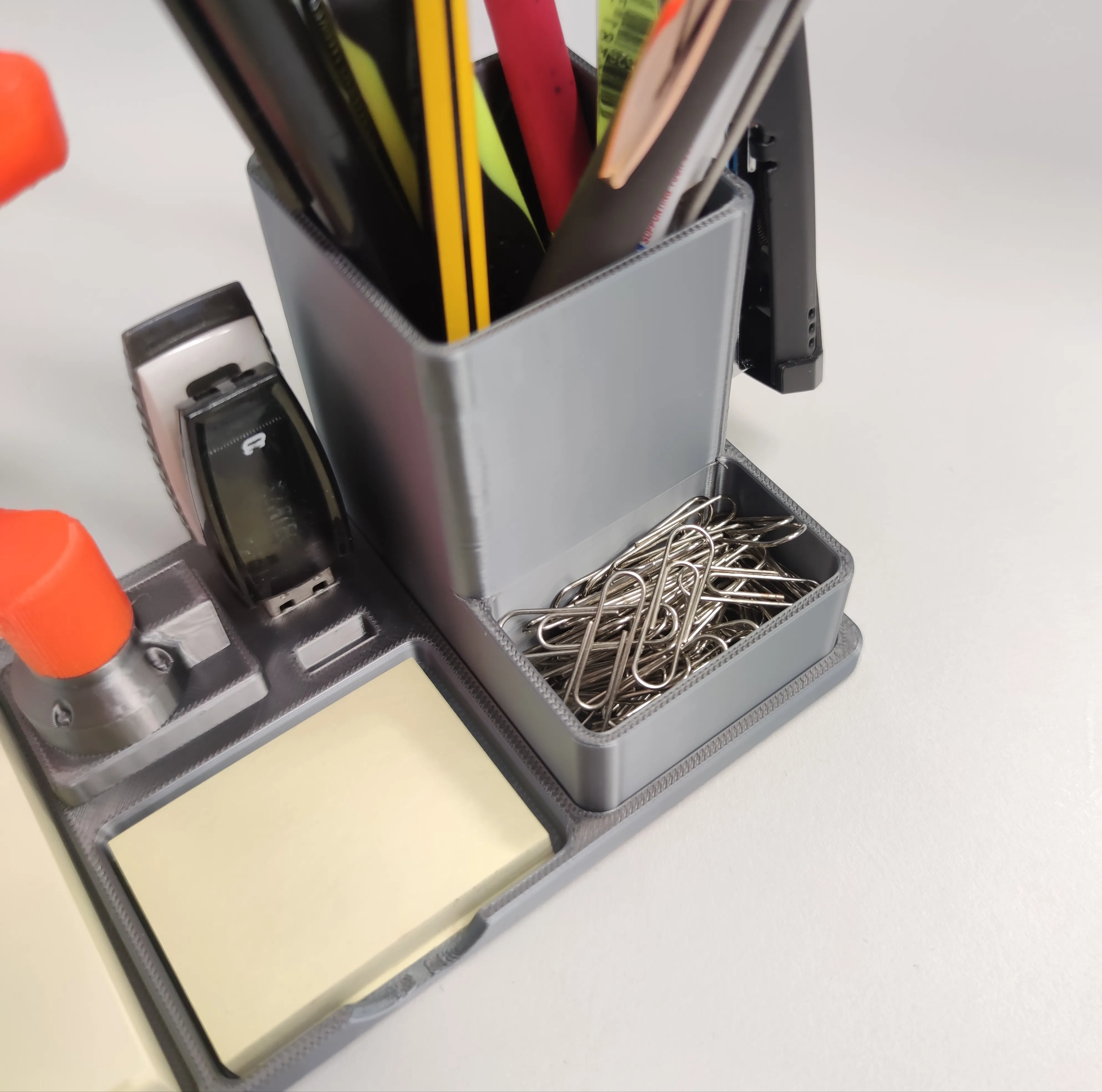 Articulated robot Desk Organizer