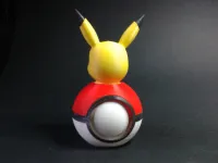 PIKACHU + POKEBALL-2