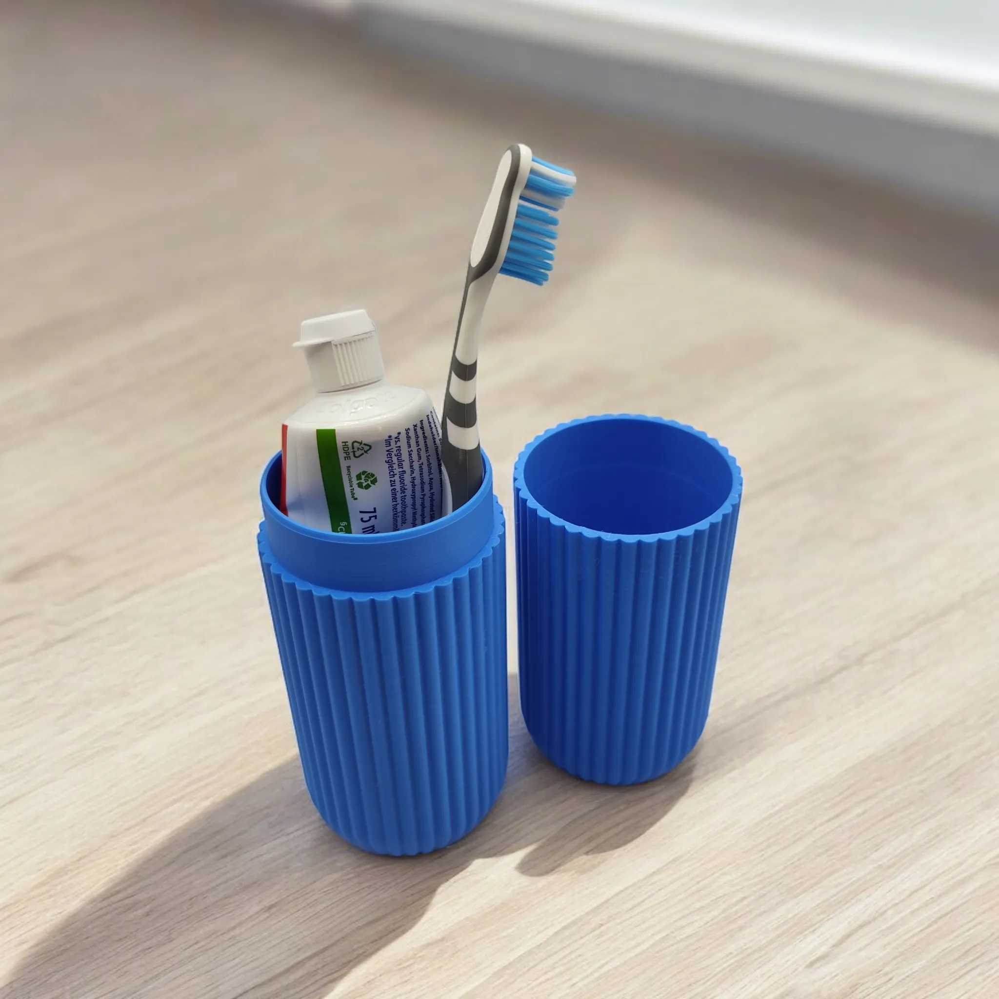 Toothbrush and Toothpaste Travelcase – travel with style!