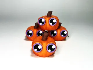Kawa-eyes Pumpkin 🎃 Keychain & Fidget!