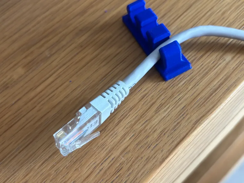 Kabelführung für 3 Kabel, 2 Versionen