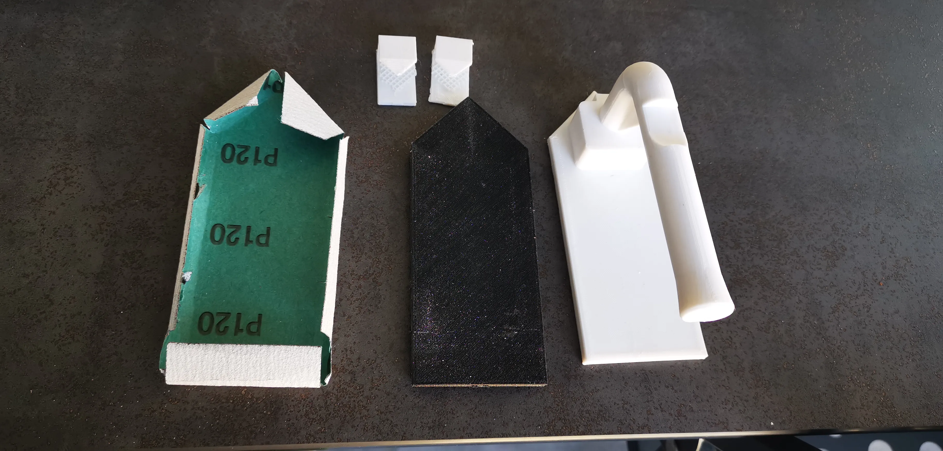 Cale à poncer ergonomique d'angle et plafond