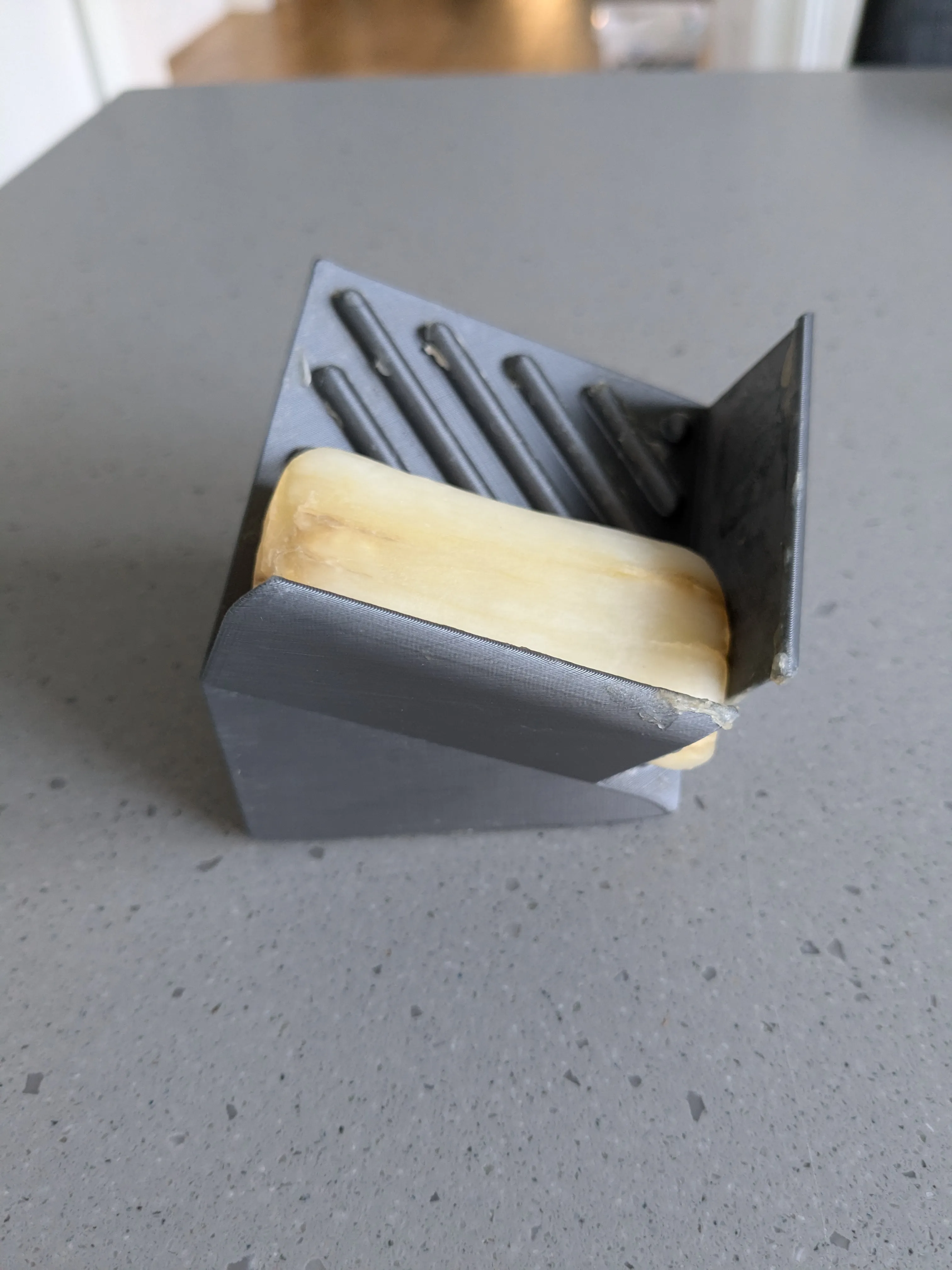 Free draining soap holder