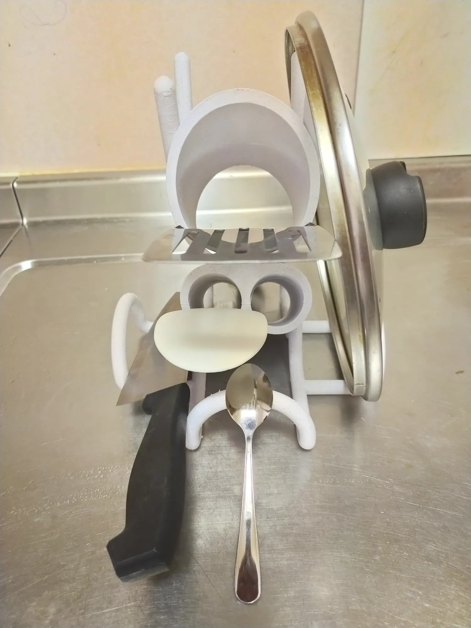 Stand for kitchen utensils while cooking