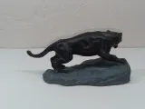 Pantera sobre una roca-3