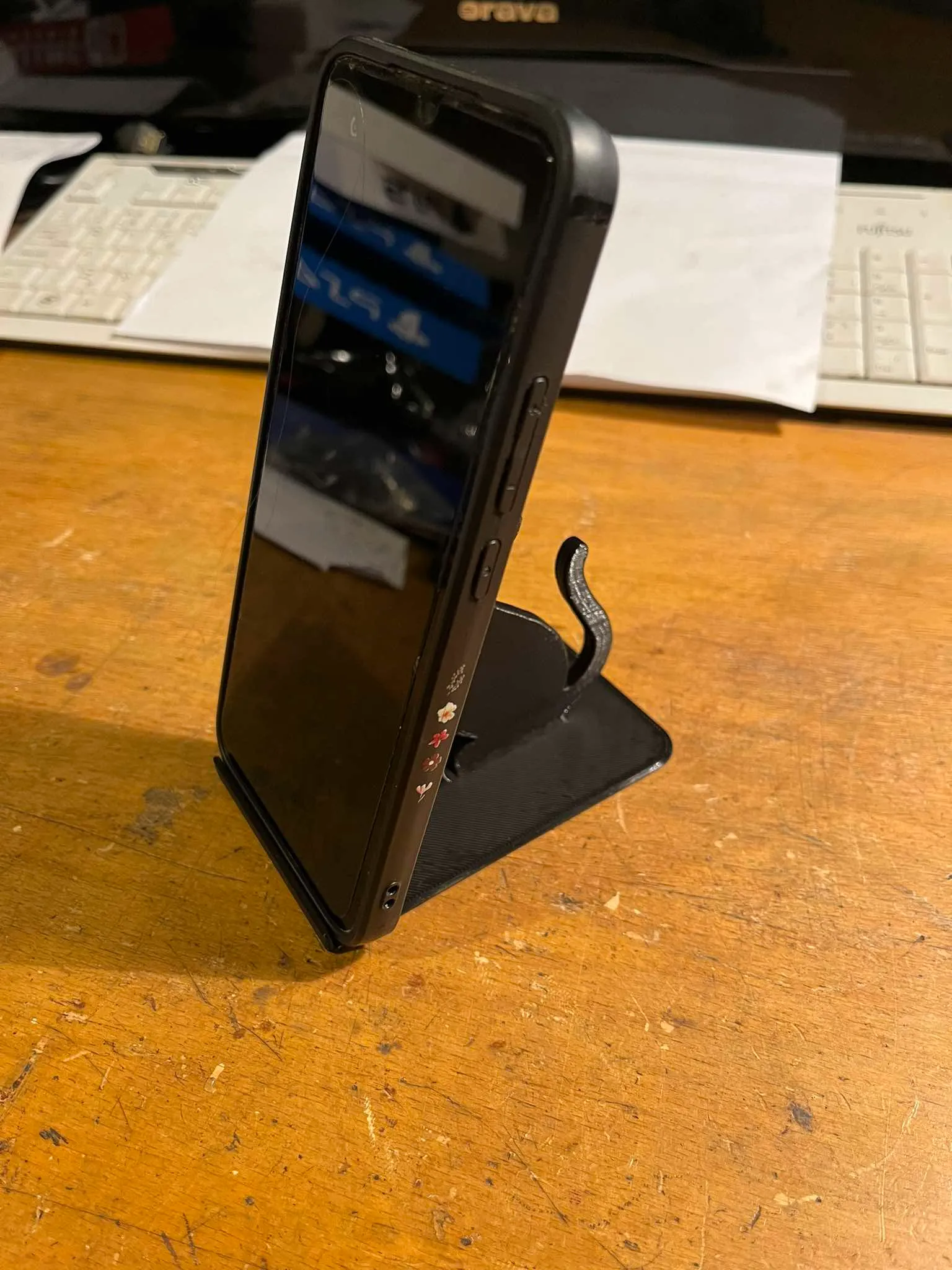 Phone, Mobile phone stand with cat motif