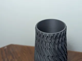 vase classic, x pattern twisted