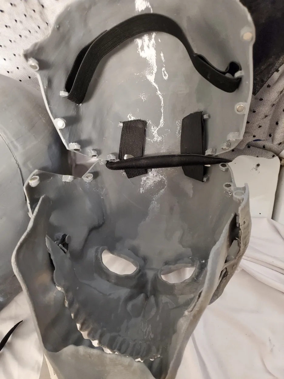 Skull Mask with Movable Jaw