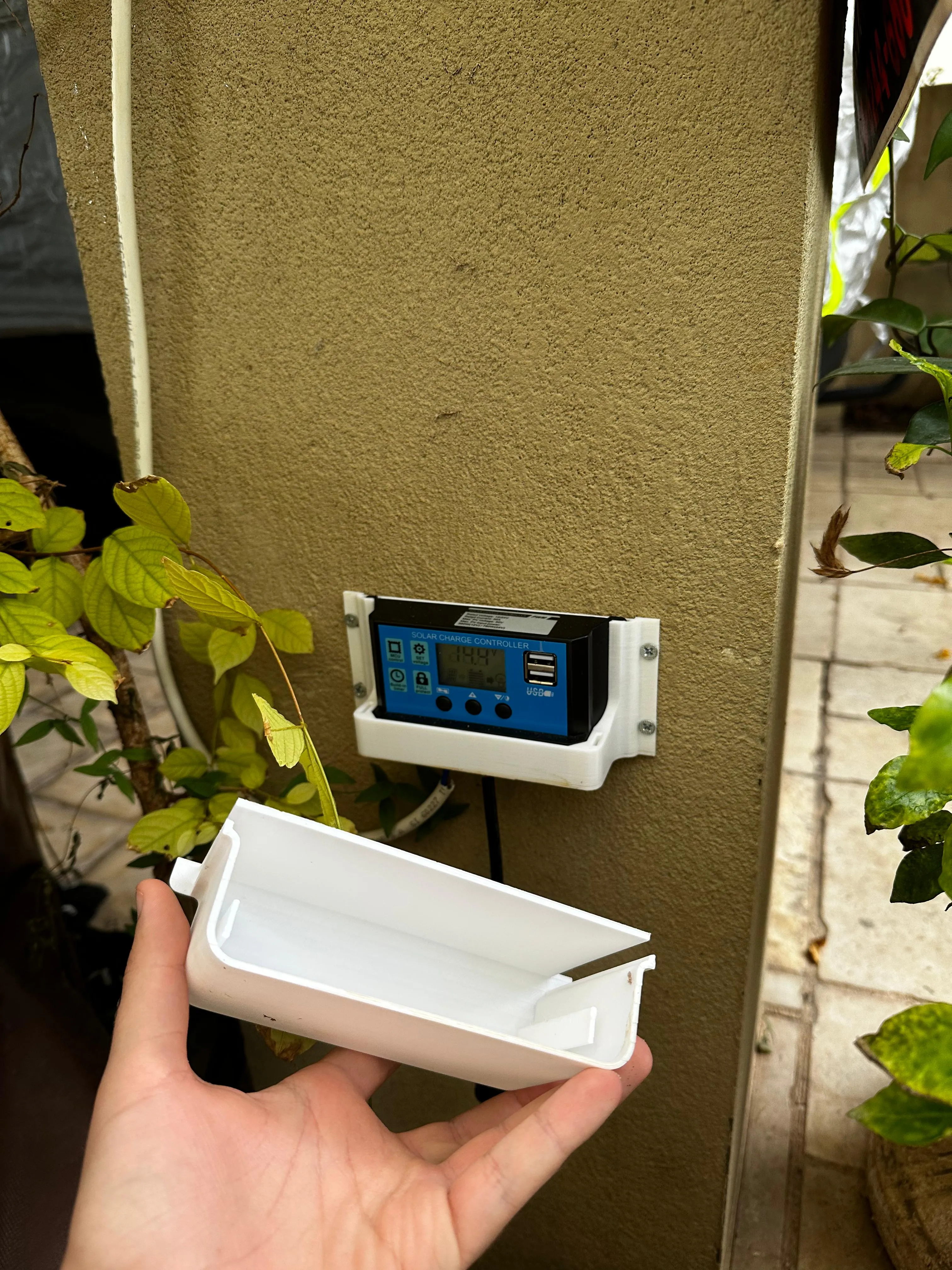 Waterproof 10 - 60A PWM Solar Charge Controller wall mount