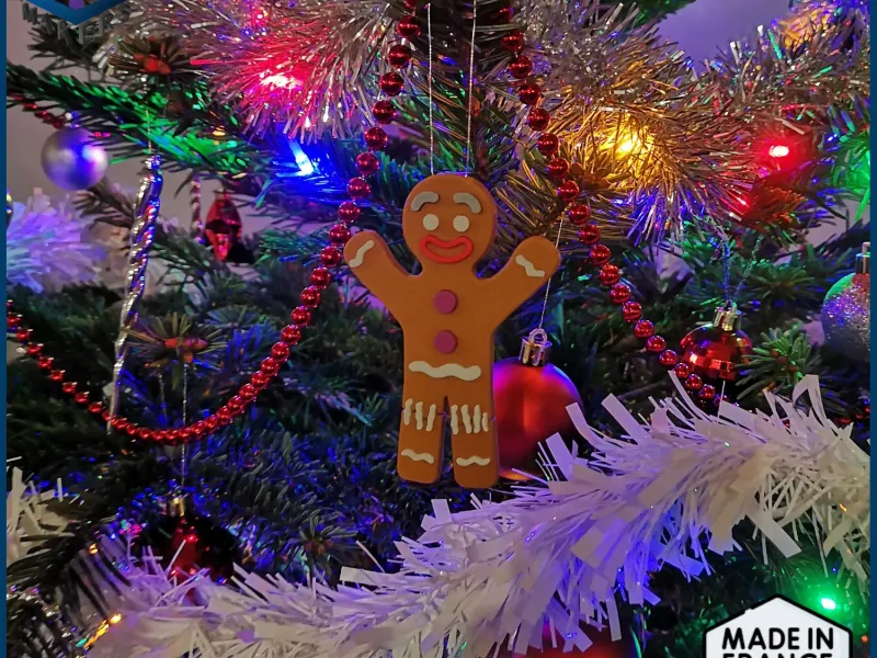 Adorno navideño de Gingy reparado de Shrek