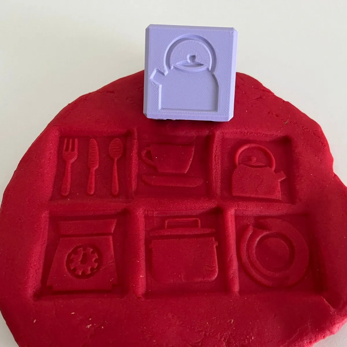 CUBE - USTENSILES DE CUISINE - POUR L'APPRENTISSAGE SENSORIEL ET LE JEU - PÂTE À MODELER