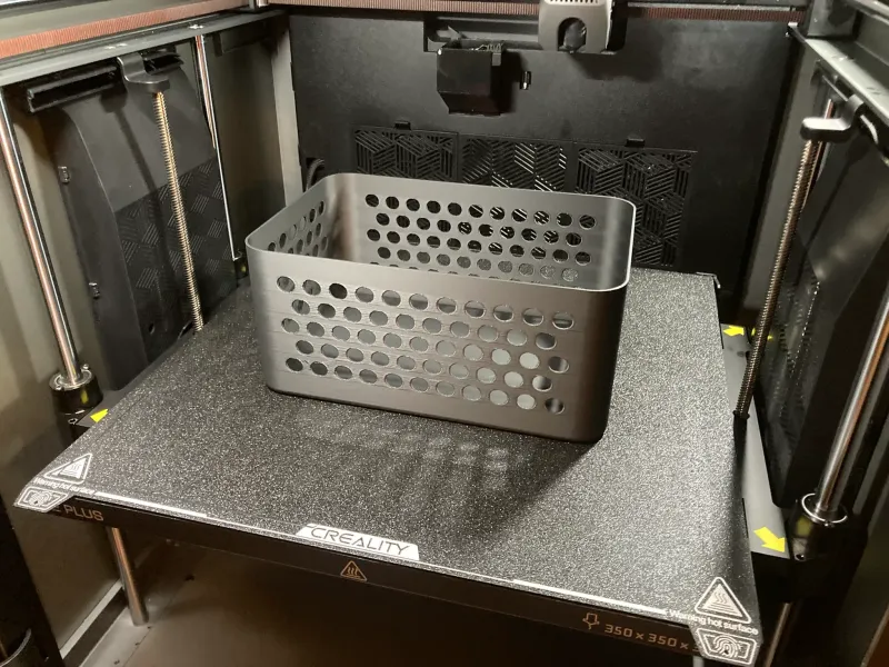 Коробка с отверстиями 222x150x100 мм