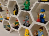 Figure stand-0