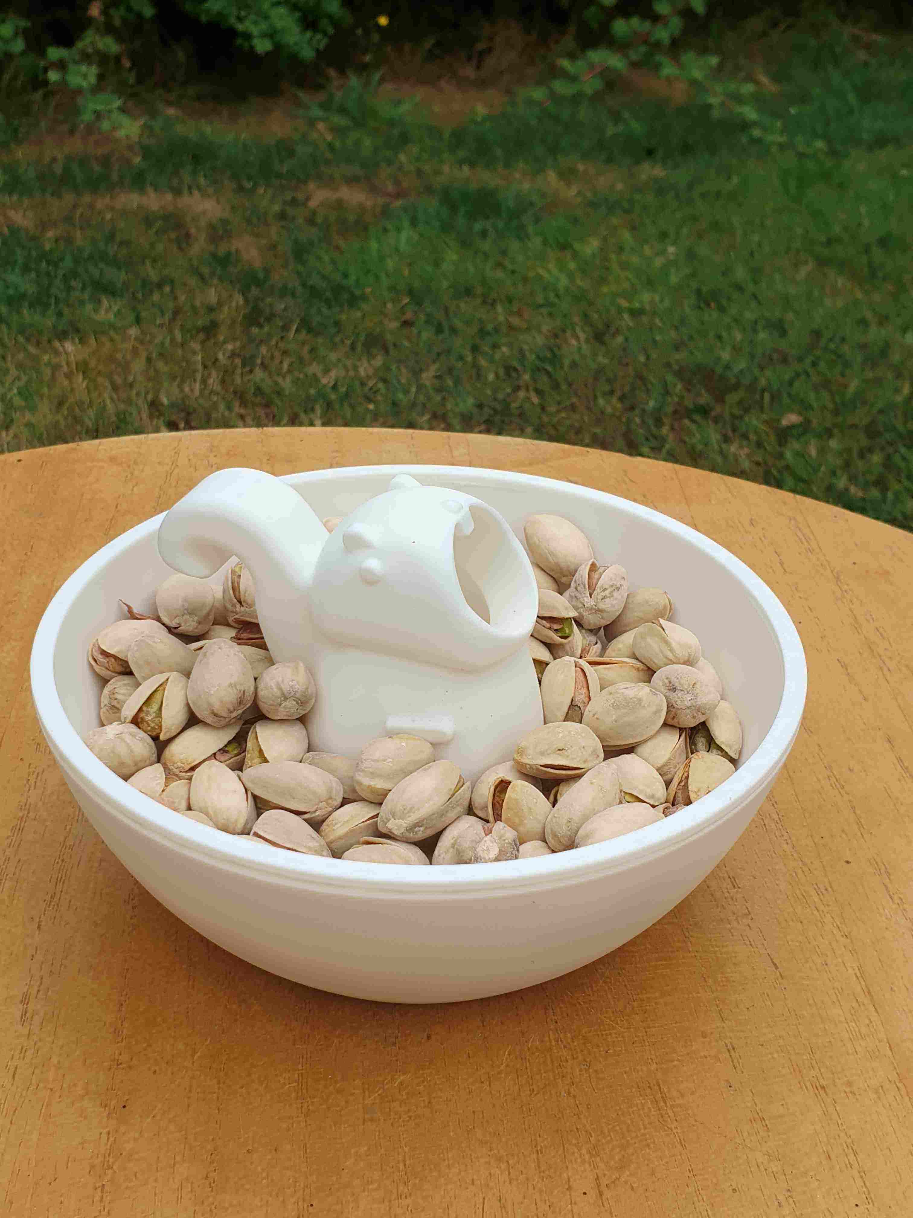 PISTACHIO SQUIRREL CONTAINER WITH DOUBLE BOTTOM FOR SHELLS