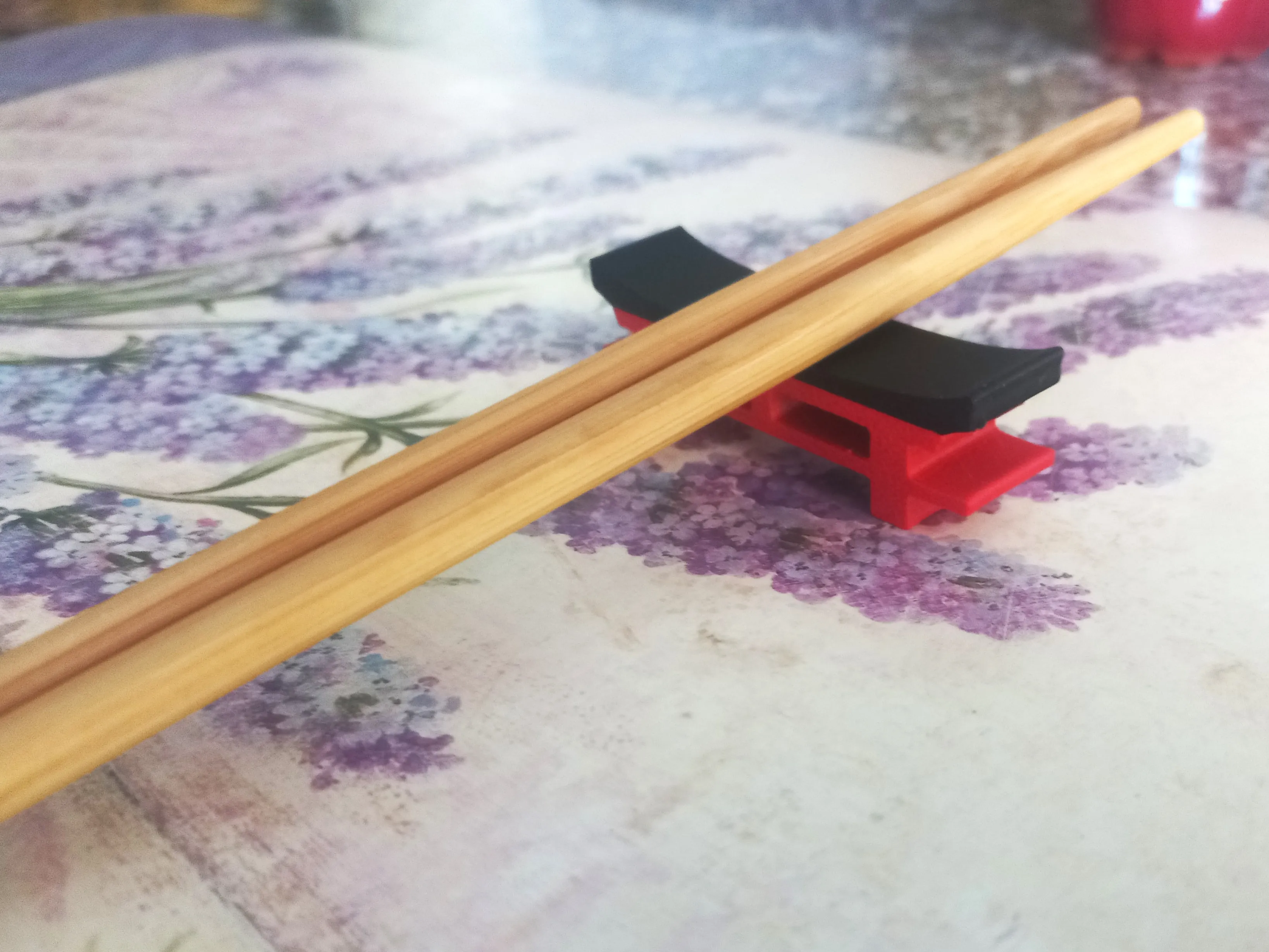 Torii inspirierte Essstäbchen / Besteckablagehalter