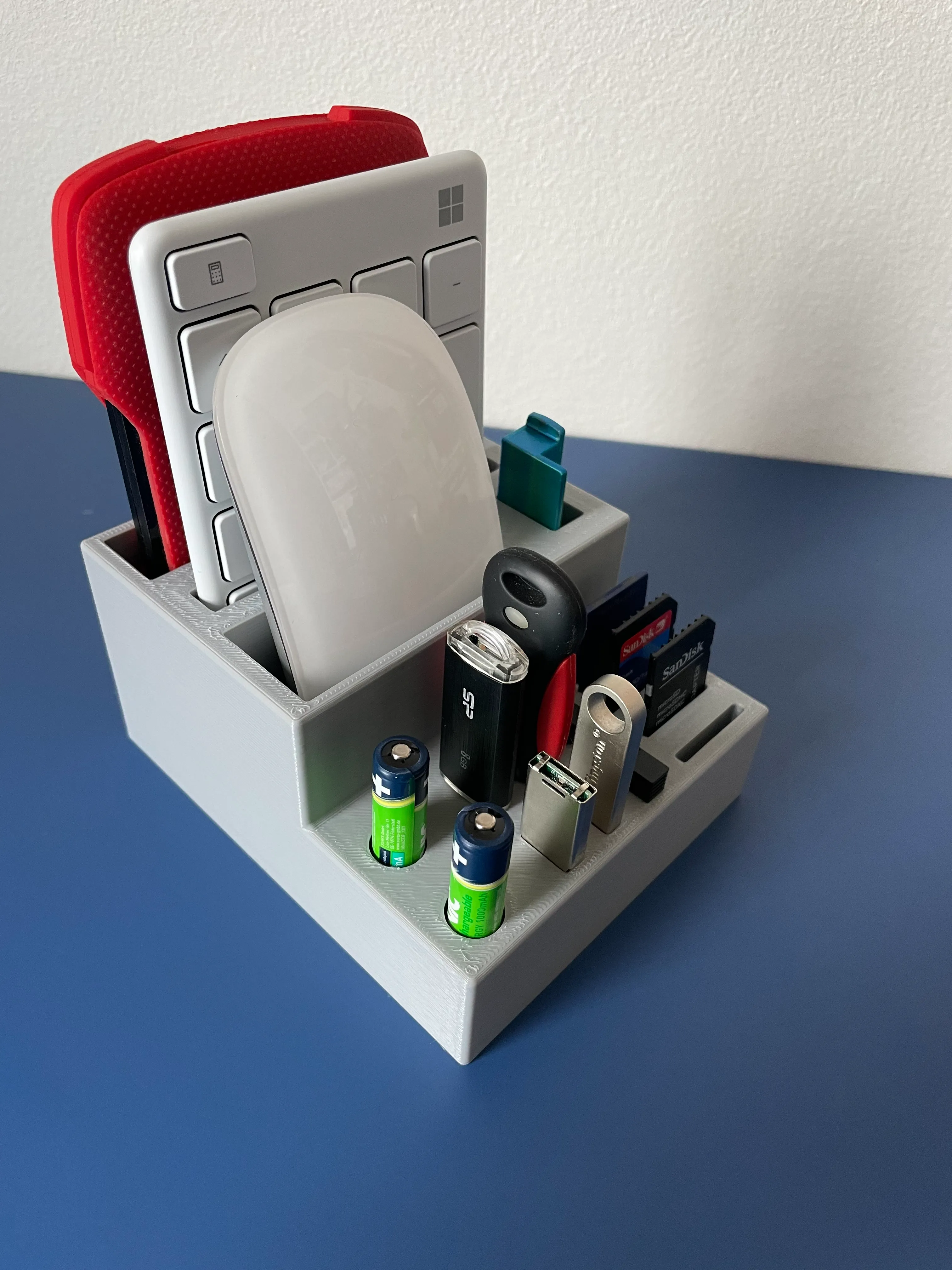Desk organizer