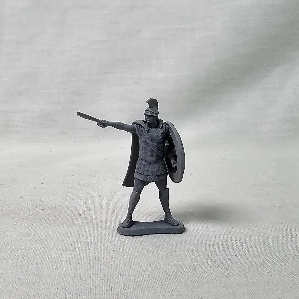 Attischer Helm vom Typ Melos mit einer Figur