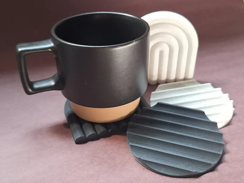 Geometric Coaster with Stripes – Elegance and Functionality