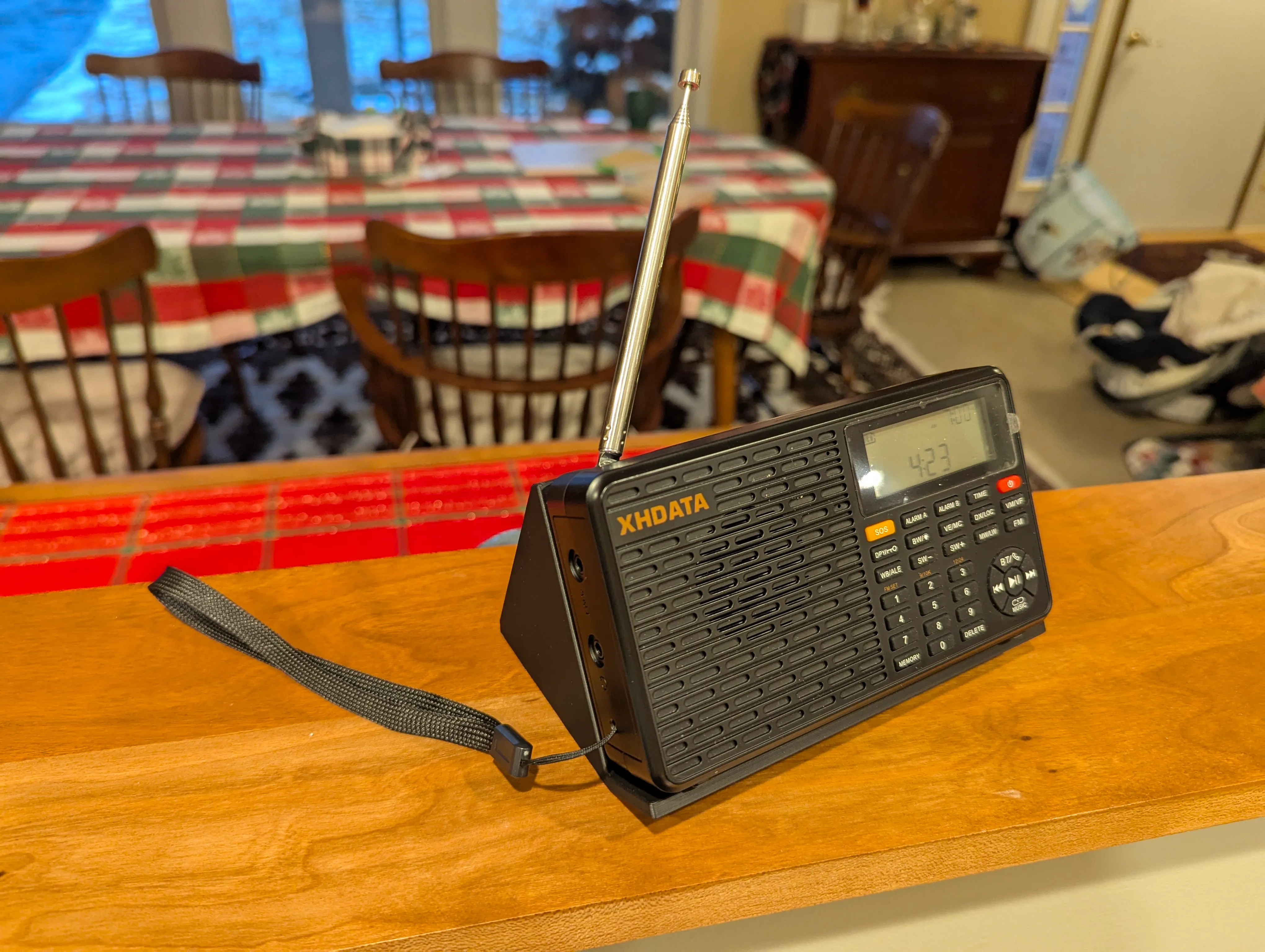 D109WB XHDATA Portable Radio Stand