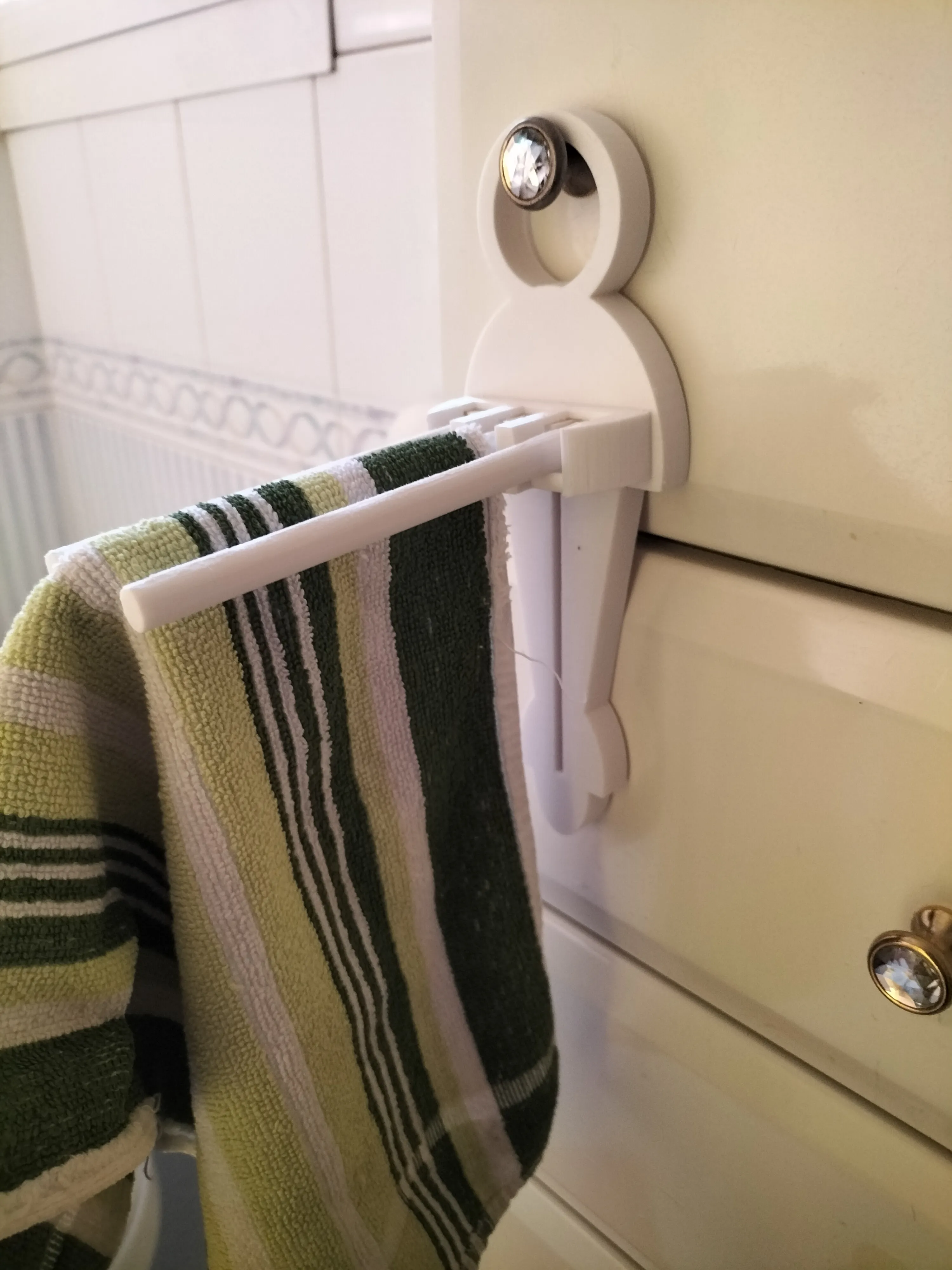 MINI TRAVEL HANGER.
